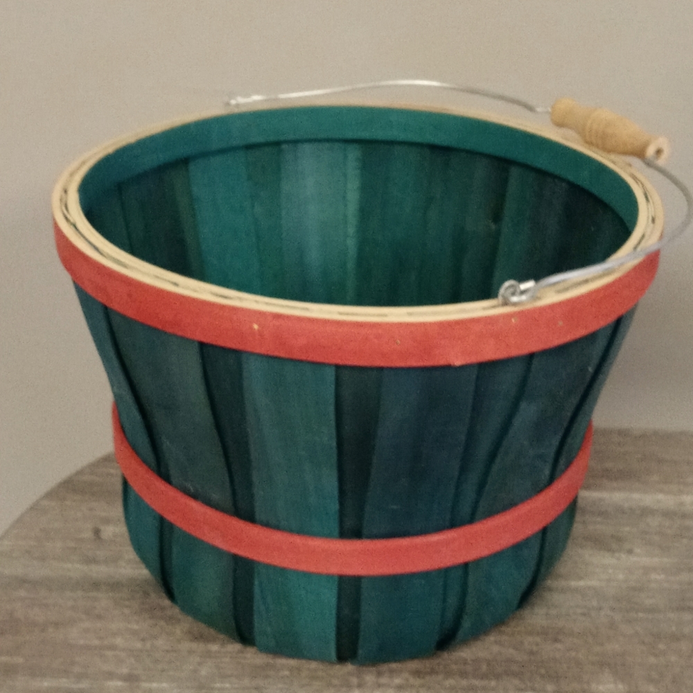 Balsam Wood Christmas Basket with Handle NWOT